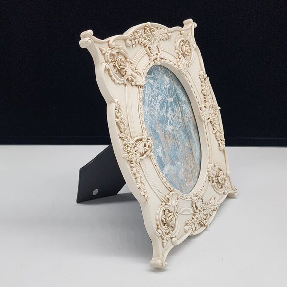 Ornate Vintage Inspired Ivory Resin Photo Frame With Floral Baroque Design - Picture 6 of 11